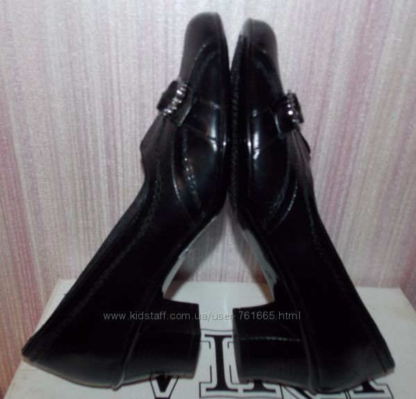 Кожаные черные туфли на маленьком  литом каблучке-37 размер. Новые.