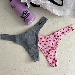 Яскраві трусики стрінги у рубрик від Pink у розмірах XS, S, M, L