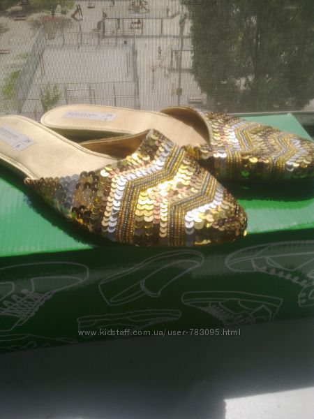 Тапки-шлепки в пайетках