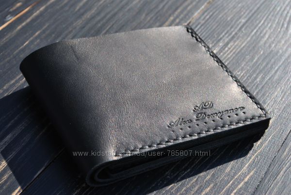 Классическое кожаное портмоне. Кожаный кошелёк. Кожаный чёрный бумажник.