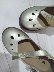 Серебристые туфельки для девочки John Lewis