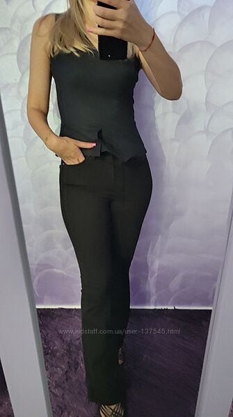 Чорні джинси шльош від коліна