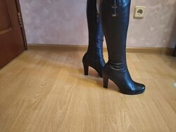 Продам б/в чоботи жіночі бренд Erisses шкіряні демісизоні в м. Киеві.