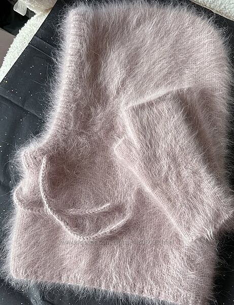 Пухнастий капор та мітенки