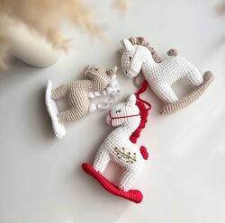 Прикраса коник-гойдалка