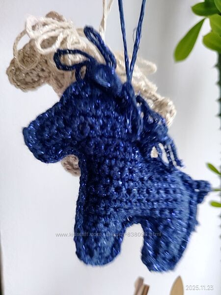 Іграшка на ялинку, коник