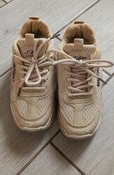 Кросівки багато дивіться