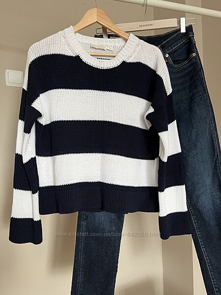 Красивий вязаний светр