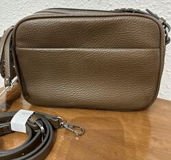 Продам сумку Parfois коричневого цвета.