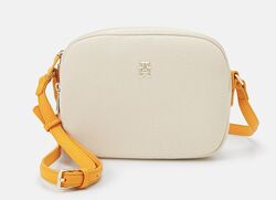 Сумка Tommy Hilfiger бежевого цвета.