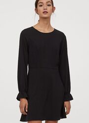 H&M Потрясающее черное расклешённое платье  