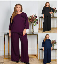 Стильні брючні костюми з прикрасою троянда