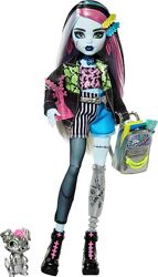 Кукла Монстер хай Фрэнки Штейн в джинсовом жакете с питомцем Monster High