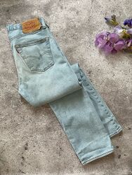 Жіночі блакитні прямі джинси levis