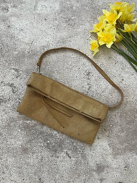 Золотиста шкіряна сумка клатч