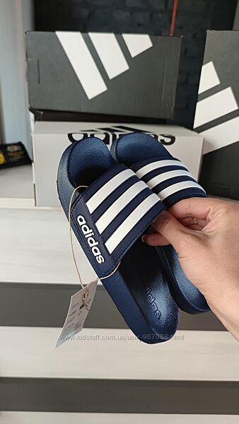 Нові шльопанці Adidas розм. 34, 35 і 36 в наявності