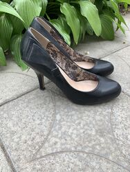 Туфлі на шпильках