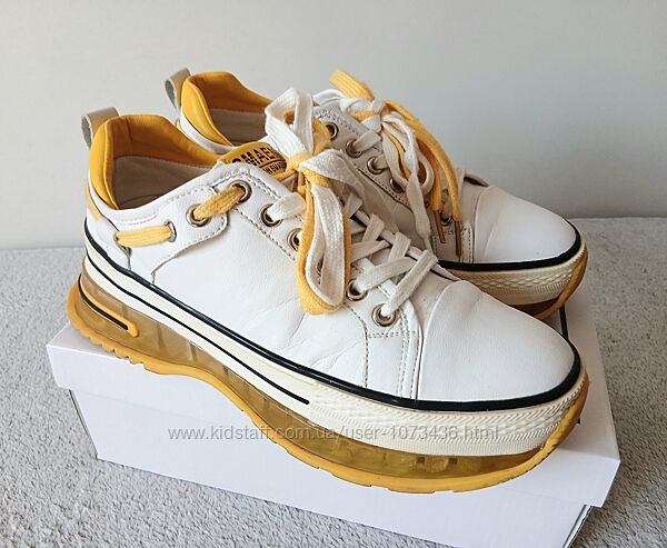 Білі шкіряні кеди