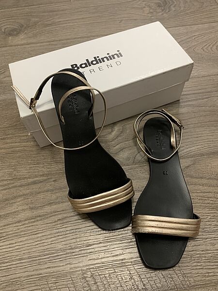 Шкіряні босоніжки Baldinini р. 39 - або на 38,5 також підійдуть.