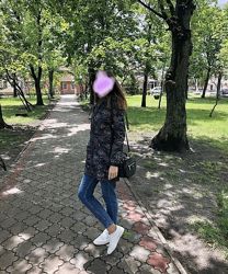 Легка фірмова куртка вітровка