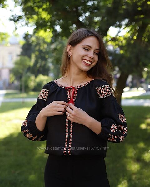 Вишиванка жіноча з чорного льону