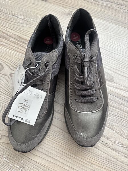 Стильні і красиві кросівки Geox