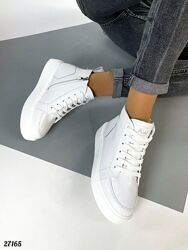 Ботинки  женские  зимние натуральная кожа новые в наличии на 24 см.