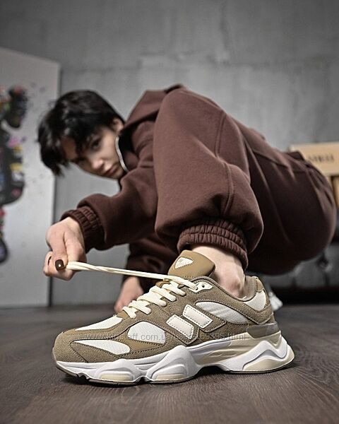 Жіночі кросівки натуральна шкіра нові в наявності.