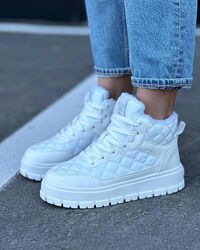 Кросівки, черевикі жіночі зимові нові в наявності.