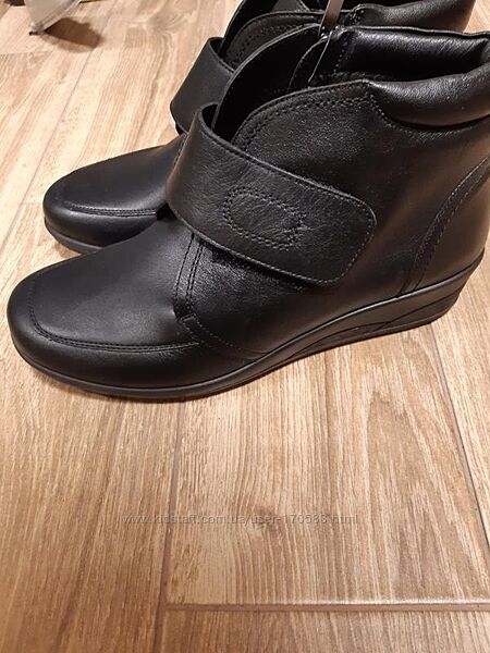 Нові напівчеревики