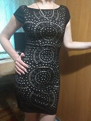 Маленькое черное платье с кружевным узором