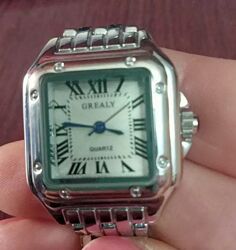 Часы кварцевые на ремешке из нержавеющей стали