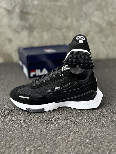 Стильні кросівки Fila Levonte. Оригінал.