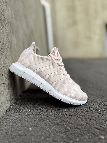 Кросівки Adidas Swift Run. Оригінал