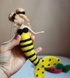 Сувенірна лялька підвіска казкова русалонька бджілка