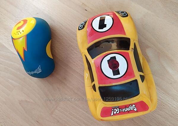 Іграшка машинка на дистанційному керуванні