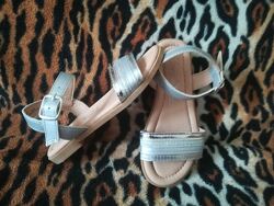 Босоножки серебристые