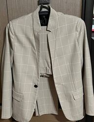 Стильний костюм для чоловіків та юнаків