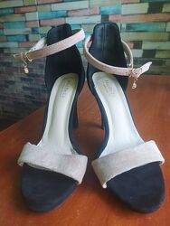 Босоніжки жіночі