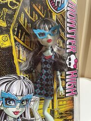 Monster High Geek Shriek Frankie Stein Монстер Хай Френкі в окулярах нова