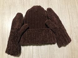 Мягкие и тёплые велюровые шапка и варежки рукавицы для осени и зимы выпол
