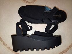 Босоножки женские