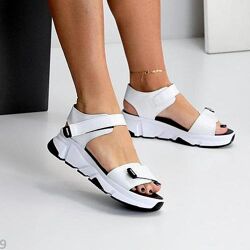 Білі шкіряні жіночі босоніжки в спортивному стилі  Sisley 36р код 24559