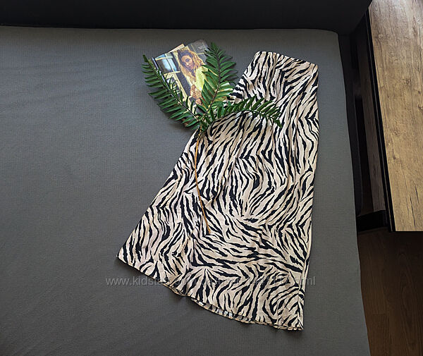 Стильна сатинова спідниця міді в анімалістичний принт s m