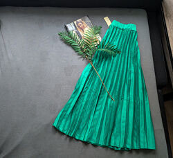 Яскрава сатинова спідниця міді плісе плісірована в складку