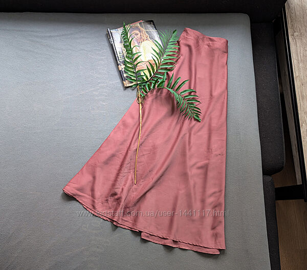 Сатинова спідниця міді гарного кольору