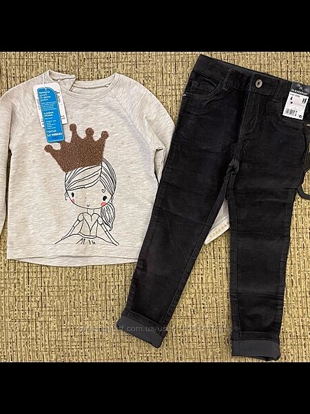 модные темно-серые джинсы