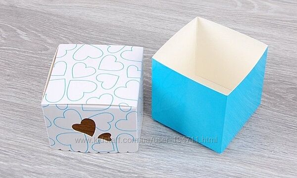 Картонная упаковка, коробочка с принтом сердце