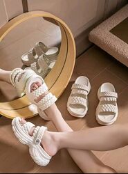 Мякі шльопанці босоніжки на платформі