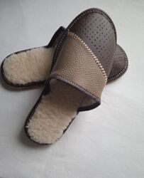 Кожаные мужские тапочки на овчмне